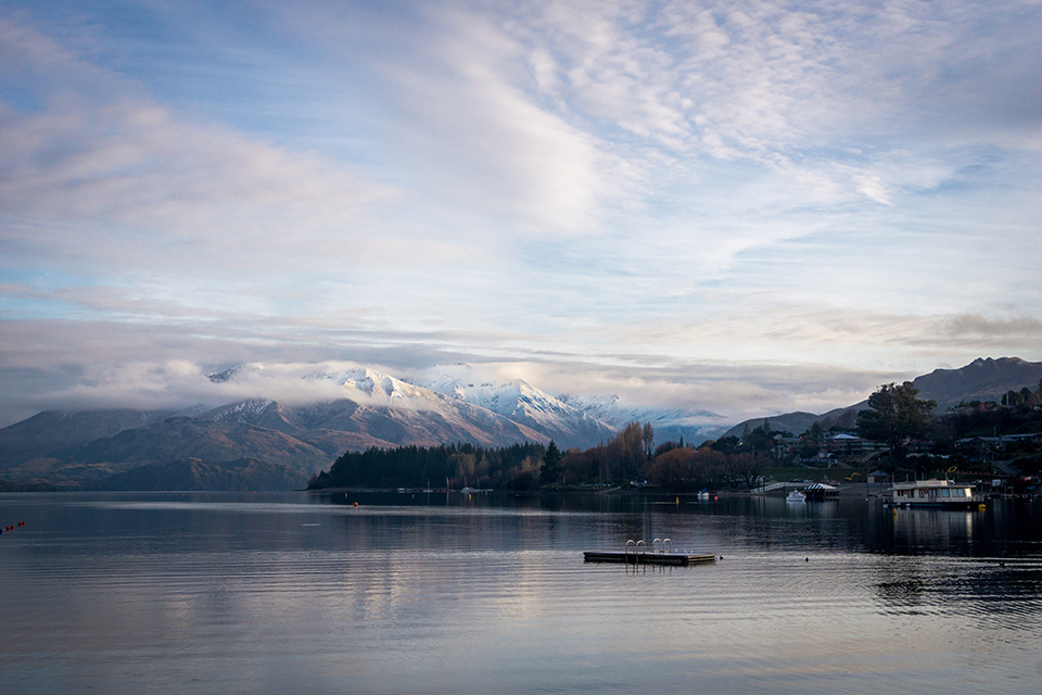 Picture of Wanaka Lake front.